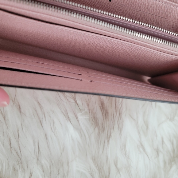 Sarah Wallet - Picture 9 of 9